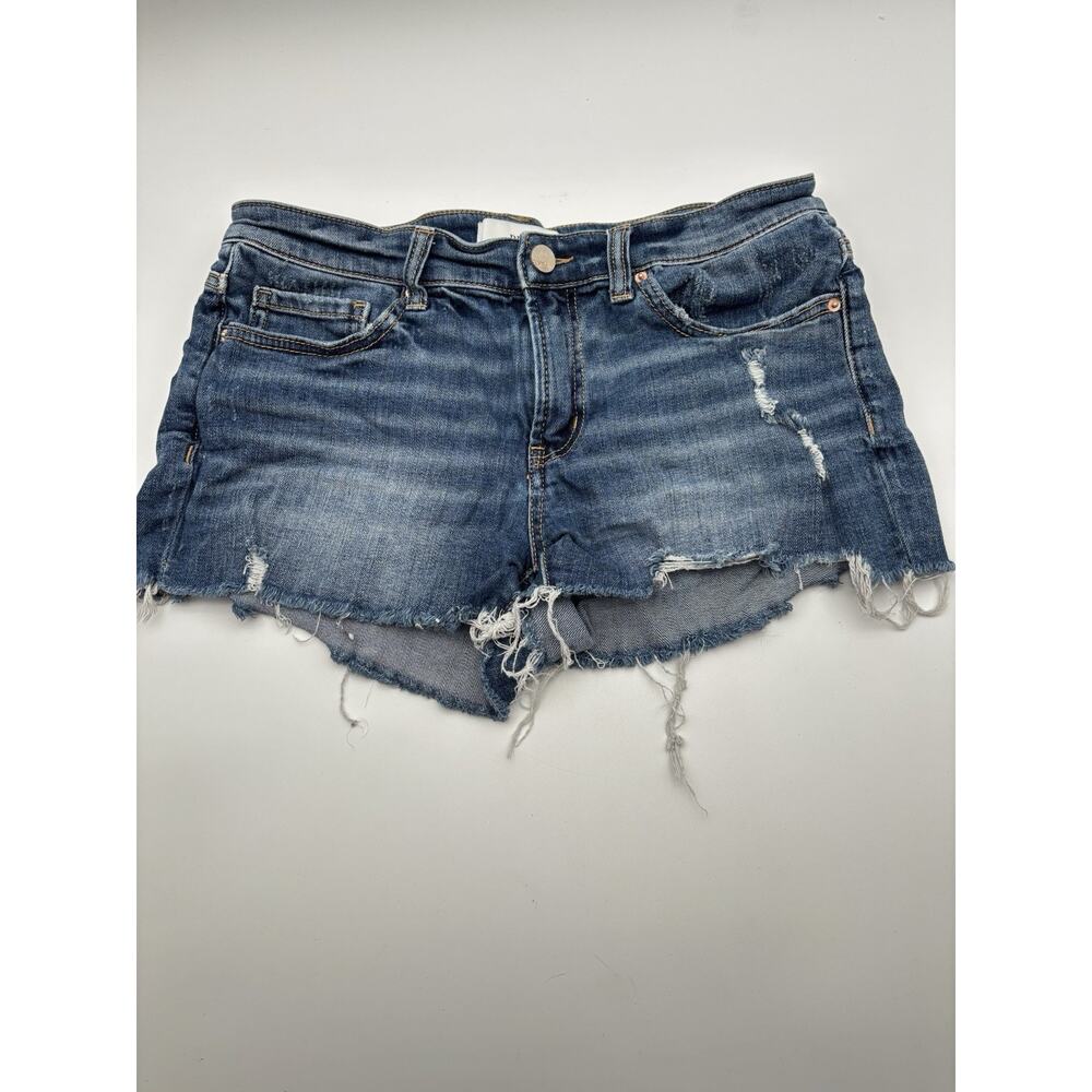 Buckle BKE Stella denim women’s stone blue distressed cutoff shorts W28